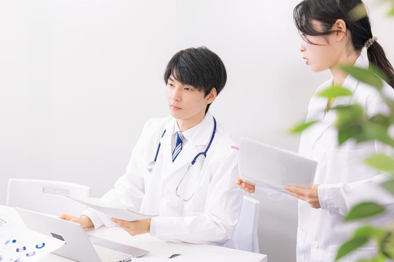 クリニックのシフト管理完全ガイド｜看護師・医療事務の人員配置と有給取得義務化への実務対応の記事画像